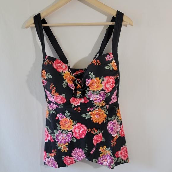 Terra & Sky Other - Terra Sky Black Multi Floral Tankini Sz 2X Criss Cross Back Underwire Beach Pool